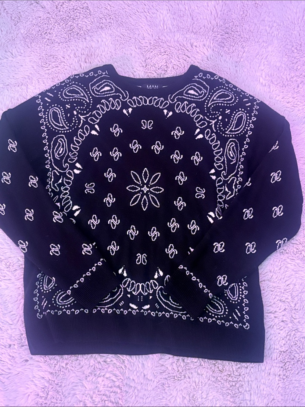 Boohoo Black Crewneck Sweater with White Bandana Print